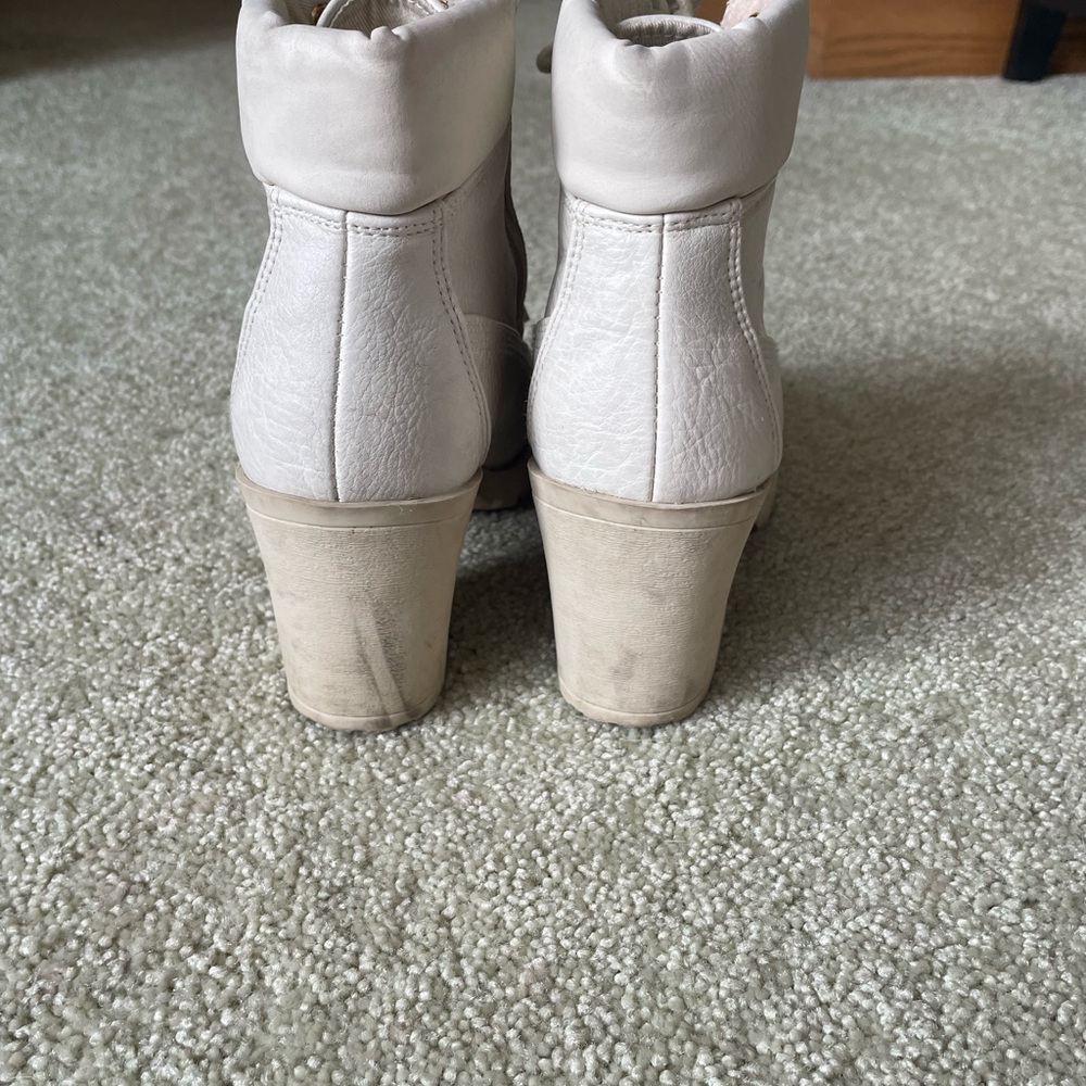 Woman’s Healed boot